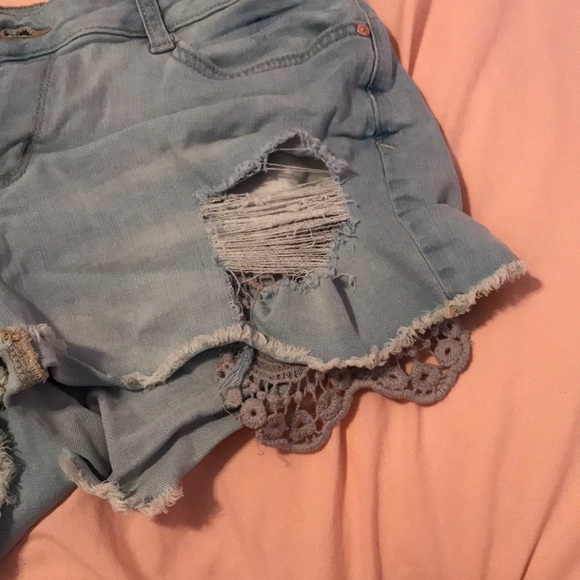 Brand new pair of shorts. Never worn - Picture 3 of 4